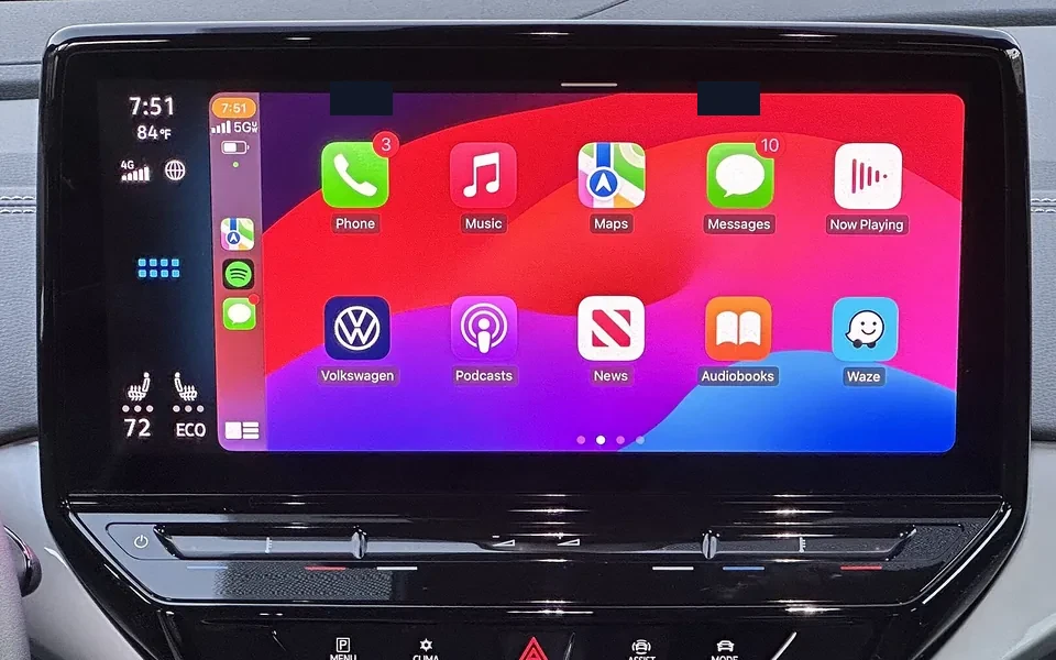 Araç multimedya ekranında CarPlay ana ekranı; Telefon, Müzik, Haritalar, Mesajlar simgeleri
