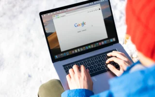 Dizüstü bilgisayarda Google ana sayfası