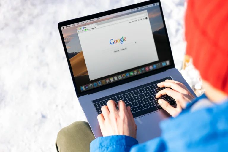 Dizüstü bilgisayarda Google ana sayfası