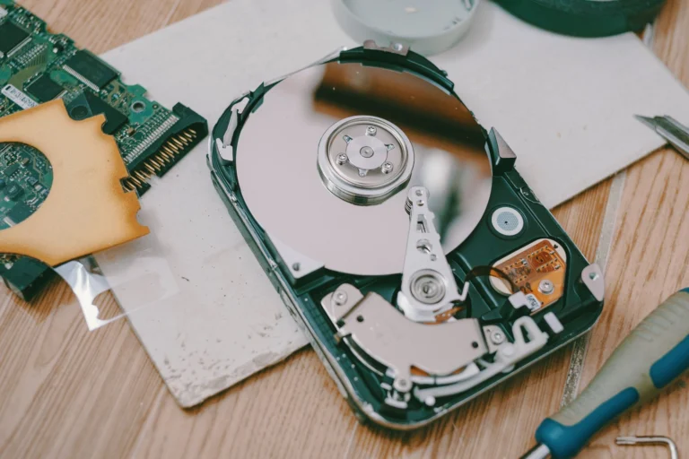 Açılmış sabit disk (HDD)