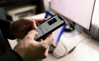 Telefon ekranında WhatsApp sohbetlerinin aktarılması