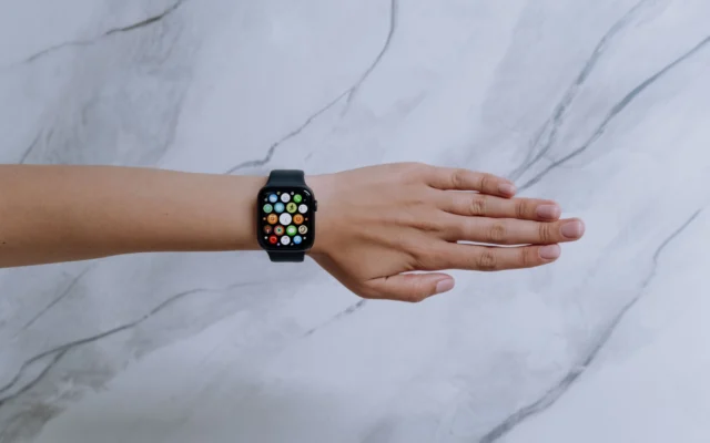 Ekranı kararmış Apple Watch