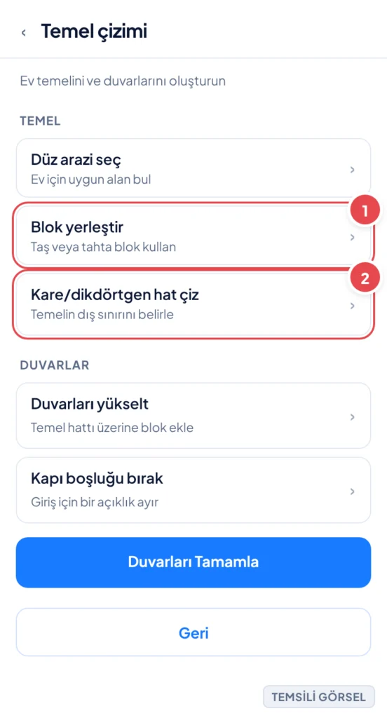 Temsili görsel: Minecraft oyun içi temel çizimi ekranı; düz bir arazide taş veya tahta blokla çizilmiş kare/dikdörtgen temel hattı görünüyor, etrafında duvarlar yükseliyor; işaretli: 1. Blok yerleştir