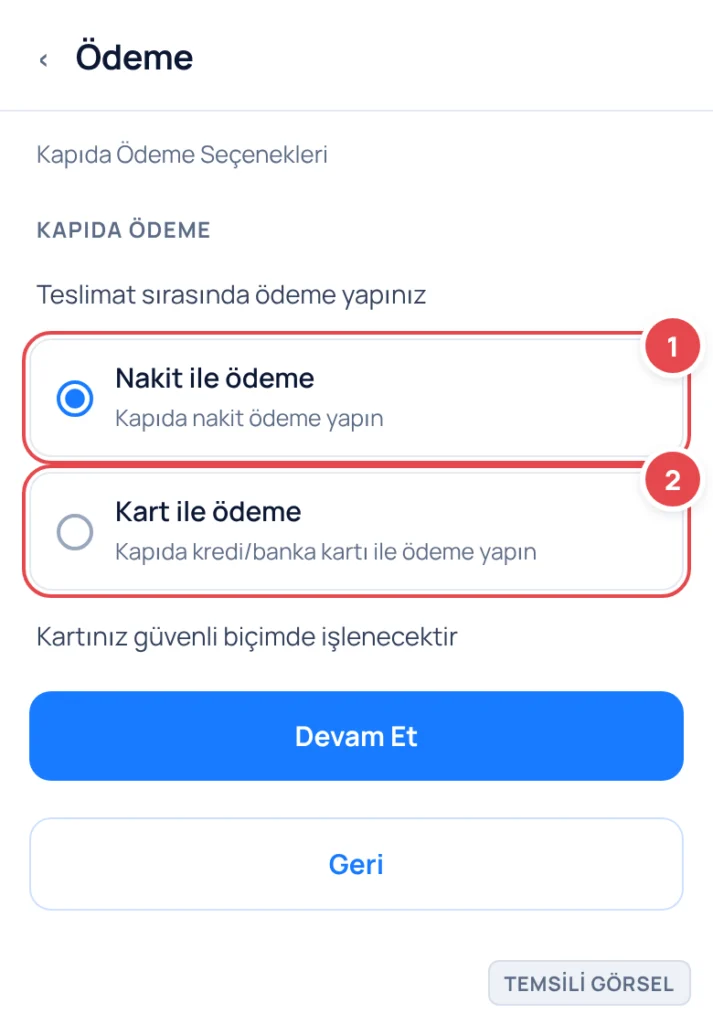 Temsili görsel: Kapıda Ödeme Seçenekleri ekranı; iki seçenek radyo düğmesi ile sunulmuş, 'Nakit ile ödeme' ve 'Kart ile ödeme' gösterilmiş; her seçeneğin yanında açıklama metni bulunmakta, işaretli: 1
