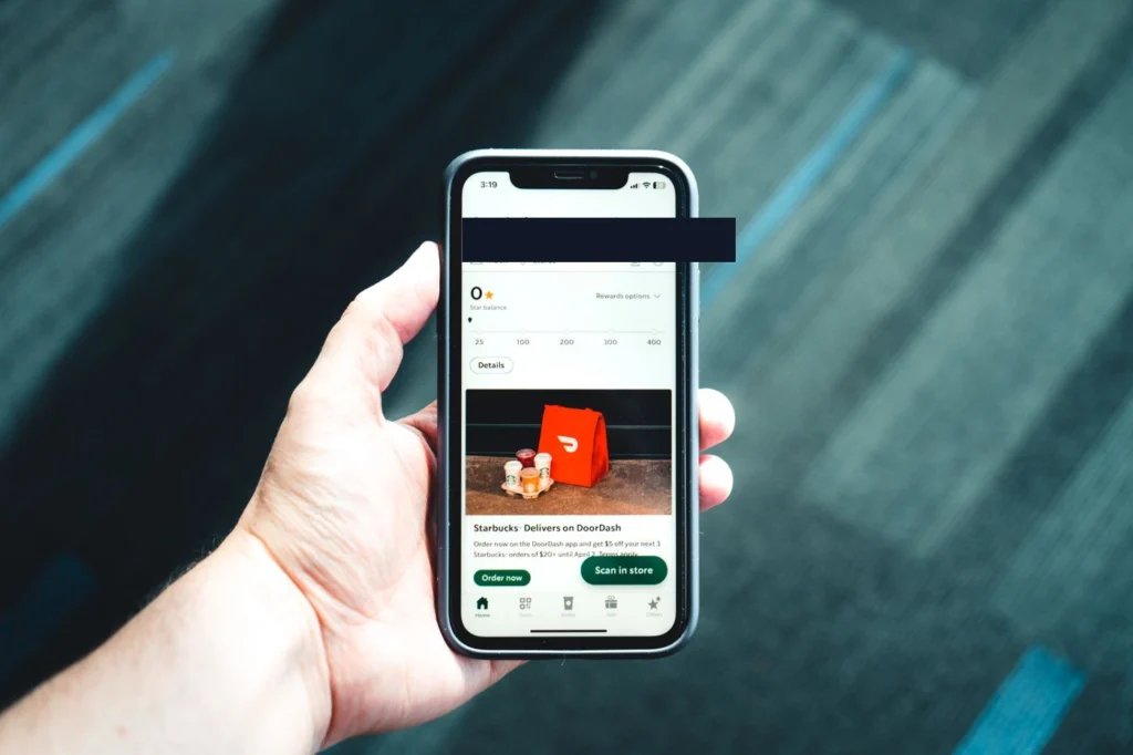 Trendyol mobil uygulamasında teslim edilmiş siparişlerin görüntülendiği ekran, ürün fotoğrafı ve yeşil 'Değerlendir' butonu görülüyor