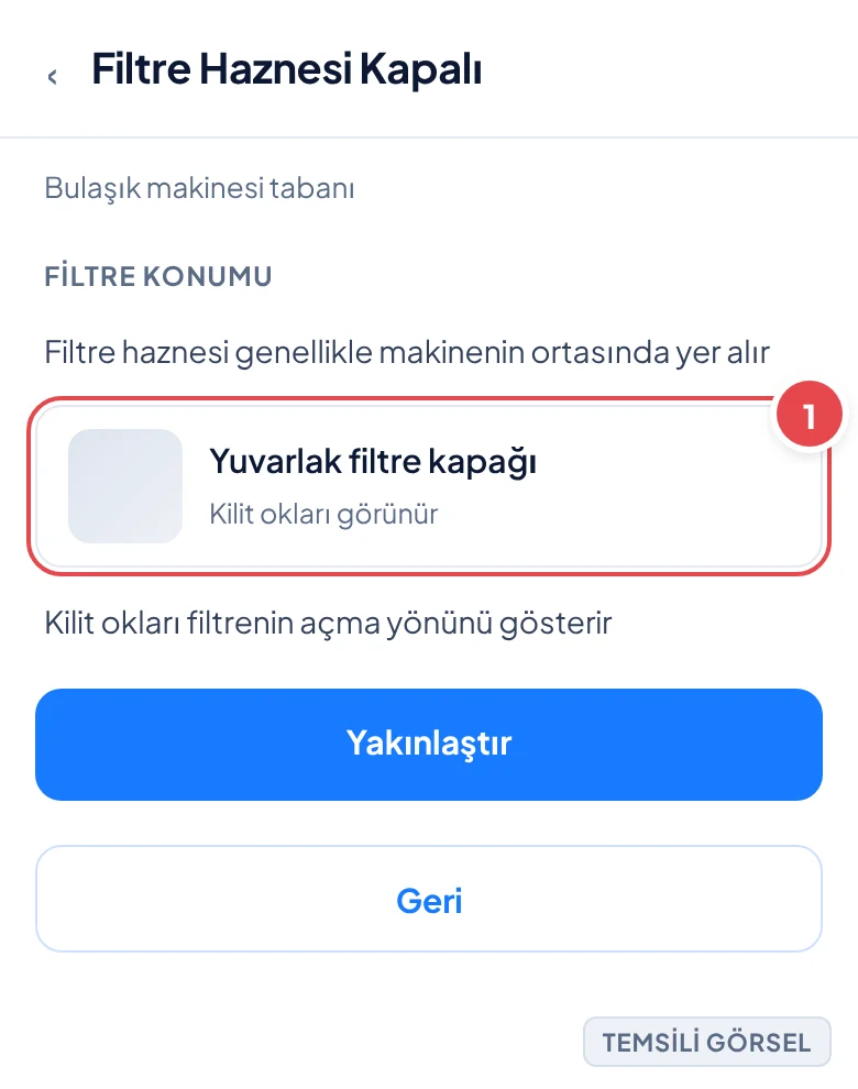 Temsili görsel: Bulaşık makinesi tabanının ortasında yer alan yuvarlak filtre kapağının yakın çekimi; kapak üzerinde kilit yönünü gösteren oklar görünüyor; işaretli: 1. Yuvarlak filtre kapağı