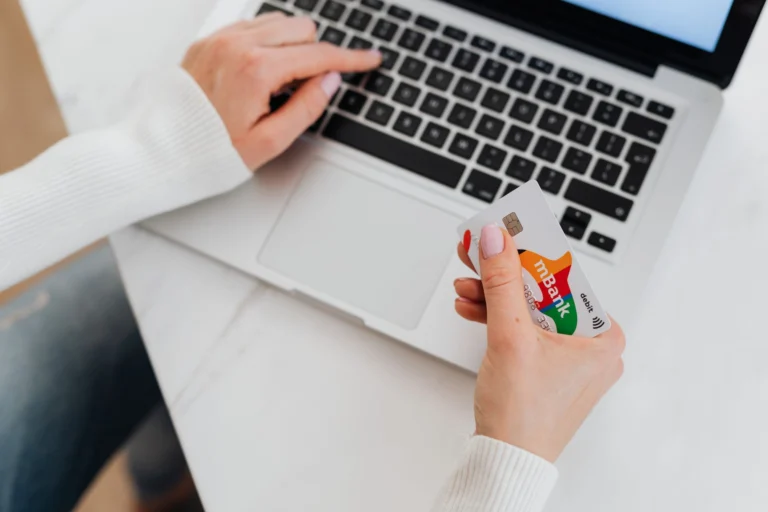 Online ödeme ekranında kredi kartı ile taksit seçimi