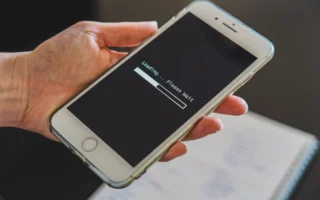 Android telefon ekranı ve uygulama simgeleri