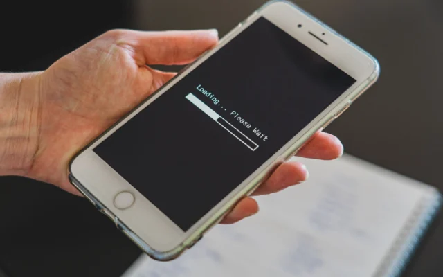 Android telefon ekranı ve uygulama simgeleri