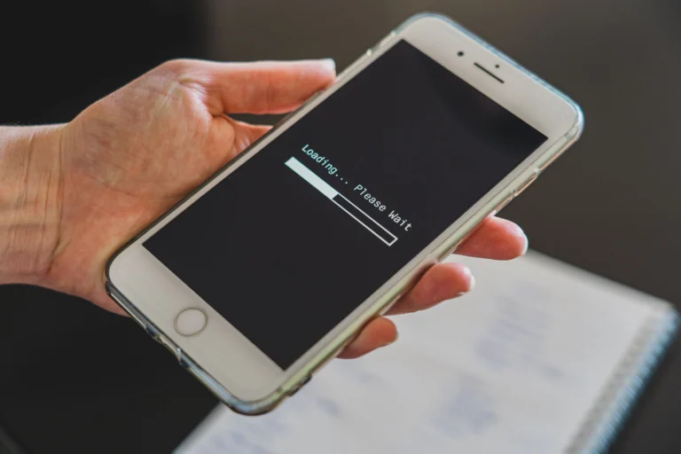 Android telefon ekranı ve uygulama simgeleri