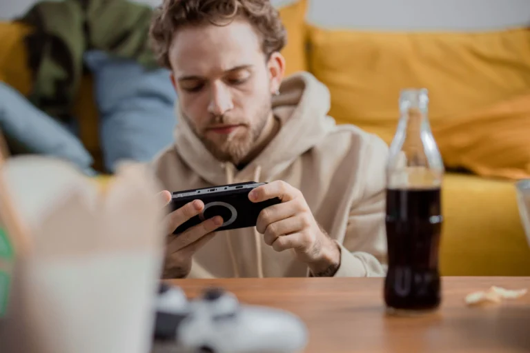 Telefonda mobil oyun ekranı