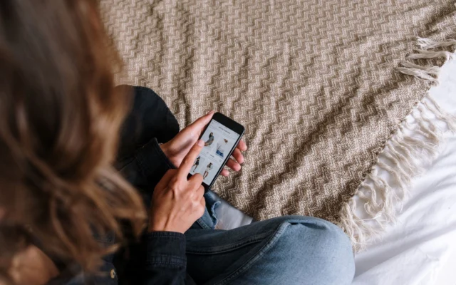Telefon ekranında favori ürün listesi