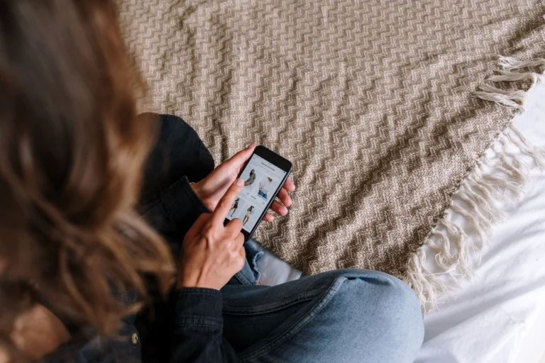 Telefon ekranında favori ürün listesi
