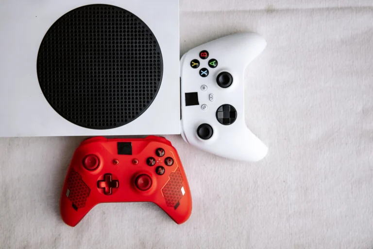 Xbox konsolu ve kumandası