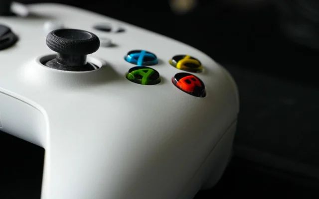 Xbox konsolu ve kontrolcüsü